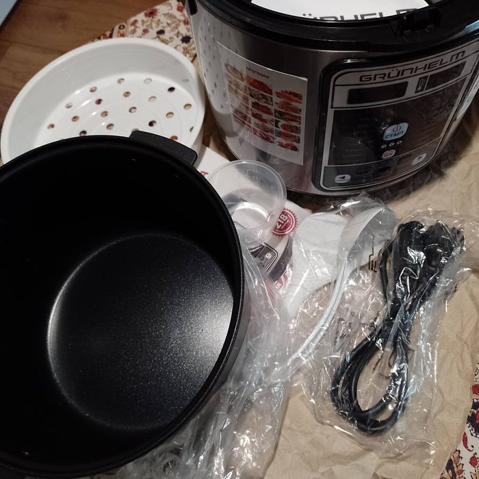 Мультиварка Grunhelm.Новая.