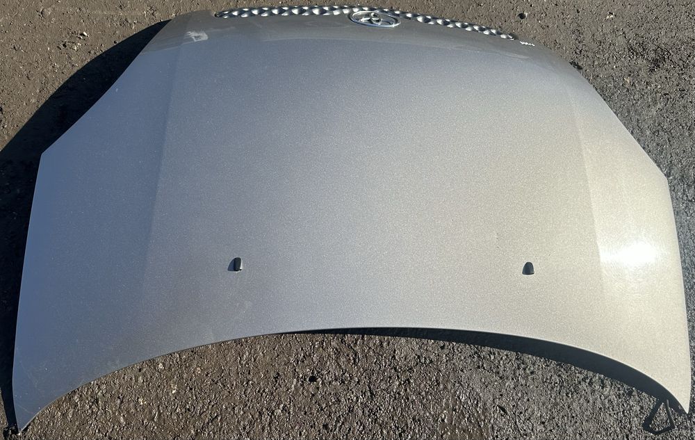 Капот Toyota Yaris 2003