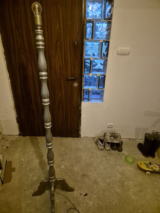 Wysoka lampa drewno toczona