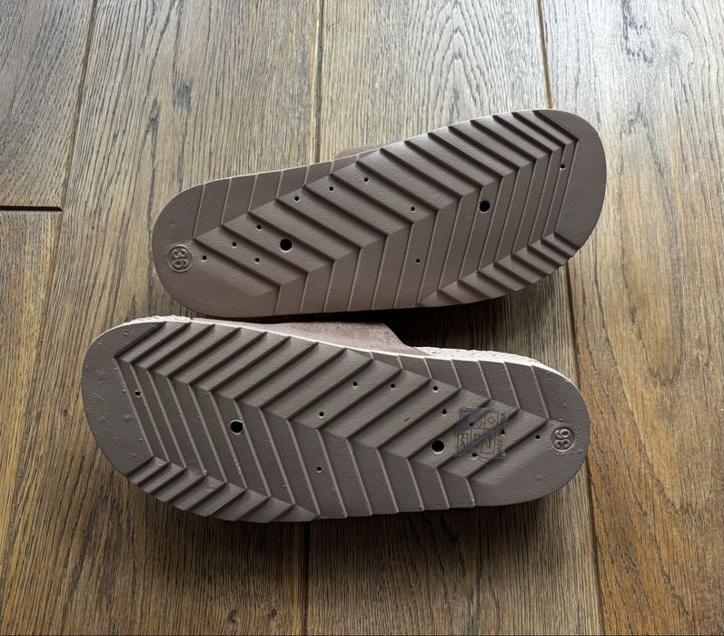 Klapki z ozdobnymi klamrami 36/24,5cm