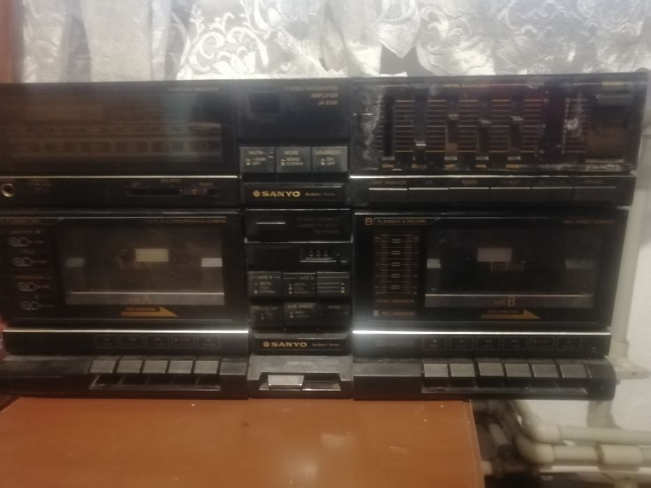 Sanyo два блока ресивер с радио+ касетная дека