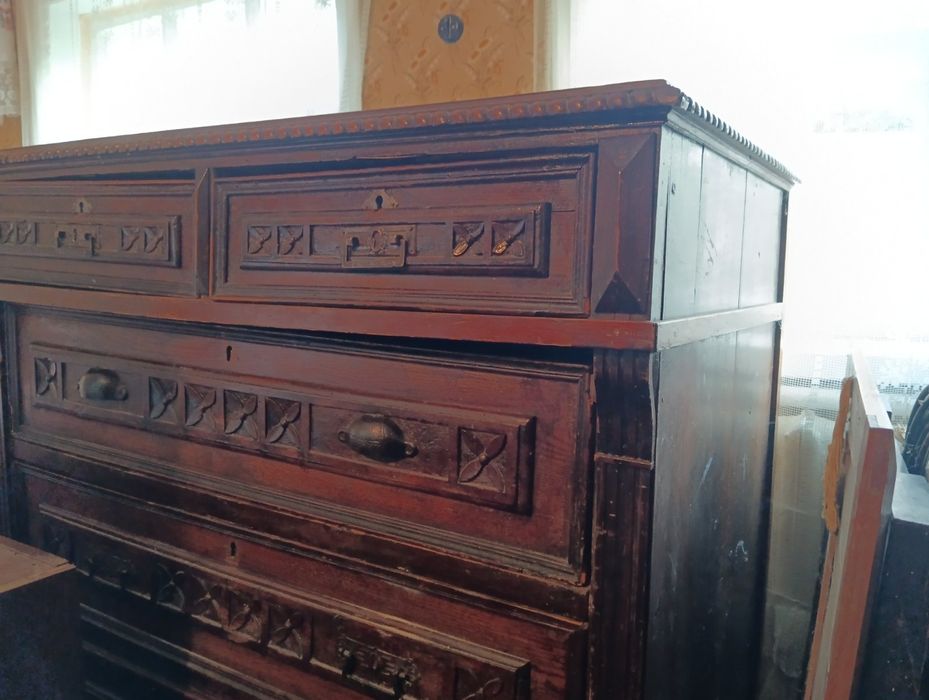 Комод антикварный