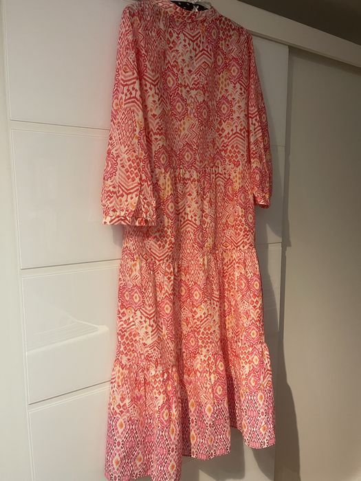 Piekna wzorzysta sukienka Zara nowa z metka super material