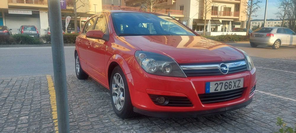 Opel Astra 1.4 Cosmo (2004) – Excelente Estado, Fiável e Pronto a Circular