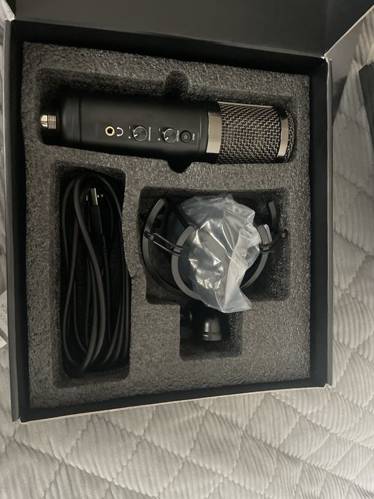 Mikrofon Trust EXXO streaming microphone.