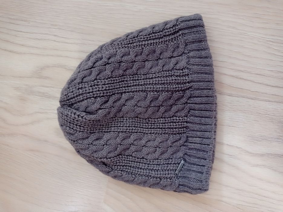 Шапк   B U G A T T I