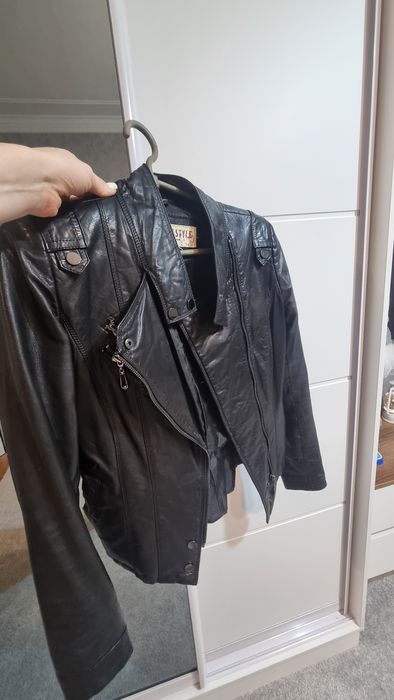 шкіряна жіноча куртка