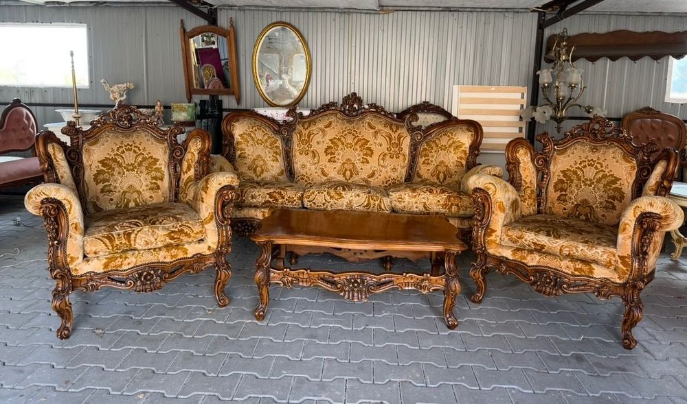 Włoski bogato rzeźbiony komplet-sofa,dwa fotele ława