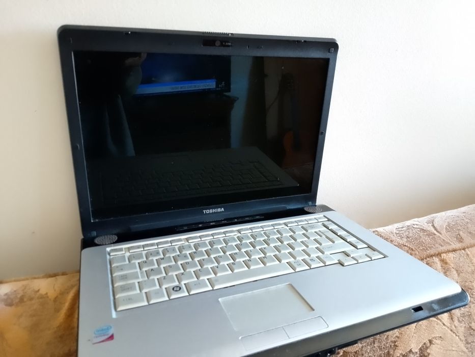 Computadores Toshiba e ASUS