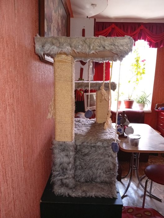 Будиночок для кота з кігтеточкою та лежанкою