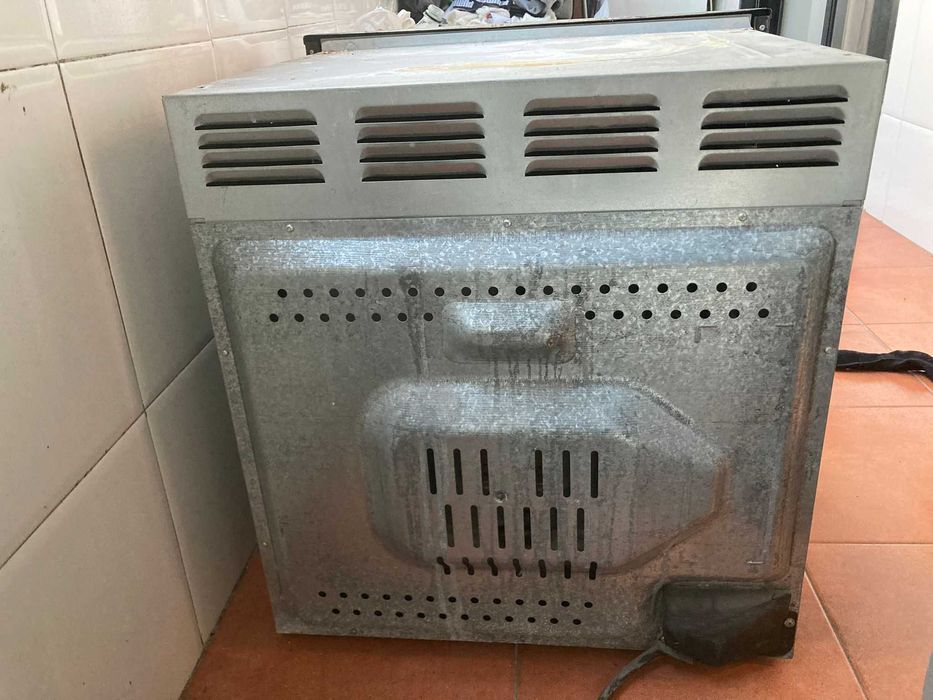 Forno avariado para peças ou conserto