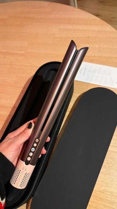 Dyson airstrait HT01