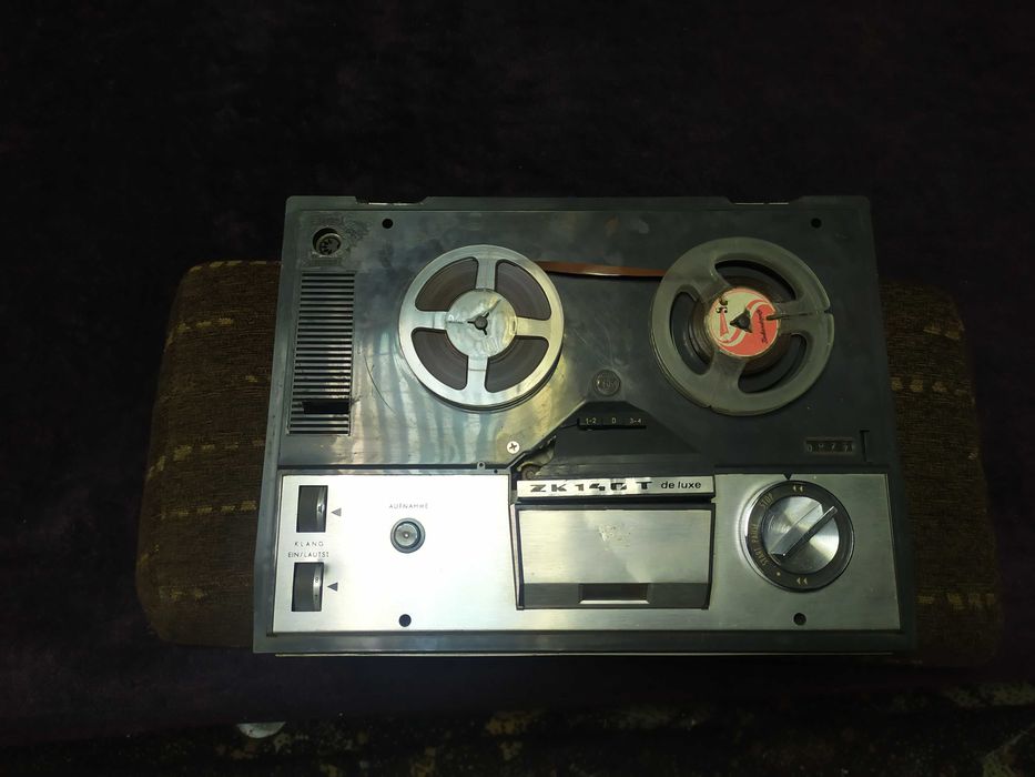 Dwa stare magnetofony i radio UNITRA