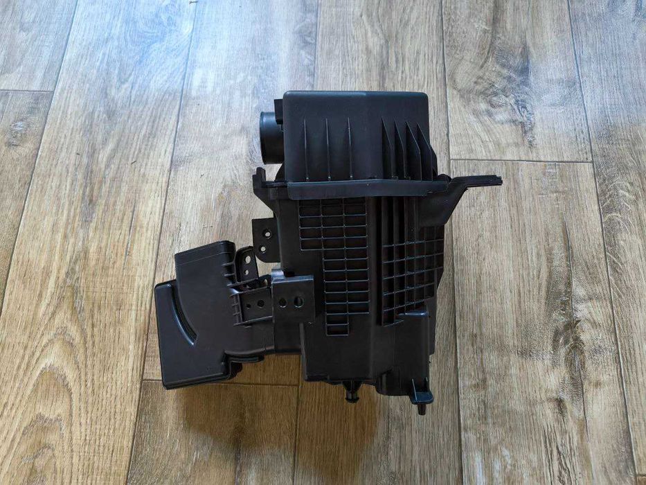 Корпус повітряного фільтра на Nissan Sentra B18 2019 - 24 Воздуховод