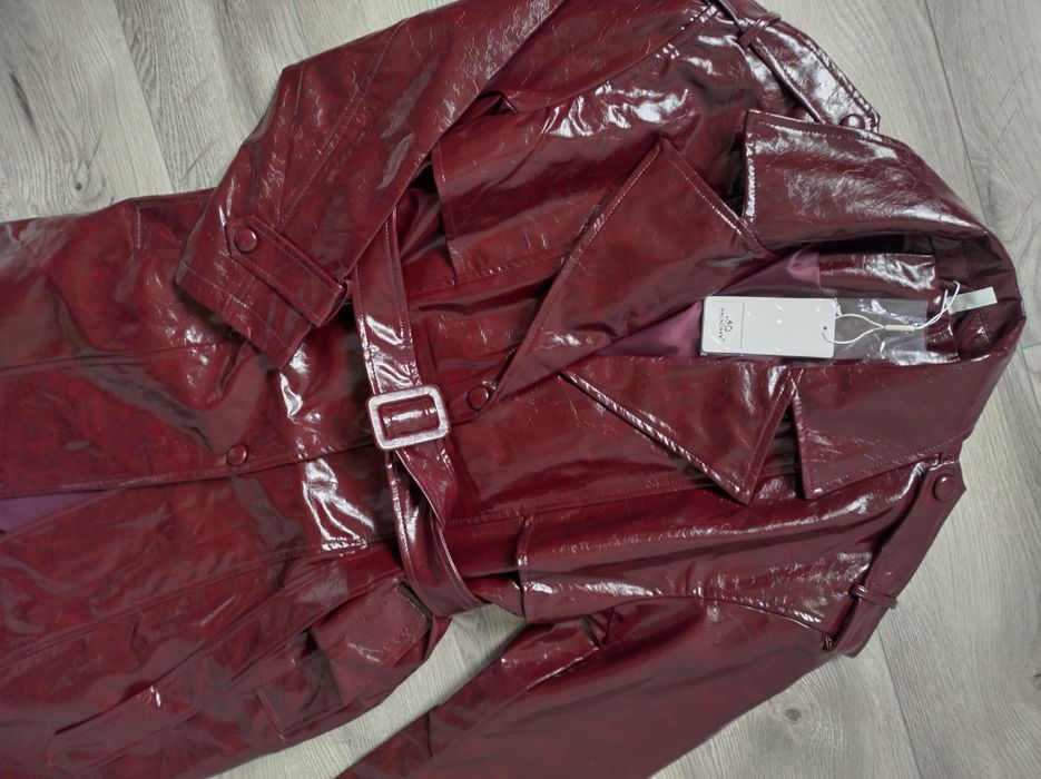 Burgubdowy trencz lakierowana eko skóra MOCHY