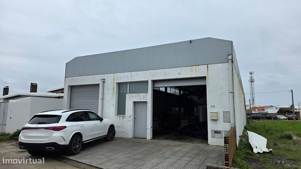 RESERVADO! Armazém de 300m² c/ acesso fácil-Picassinos-M.Grande