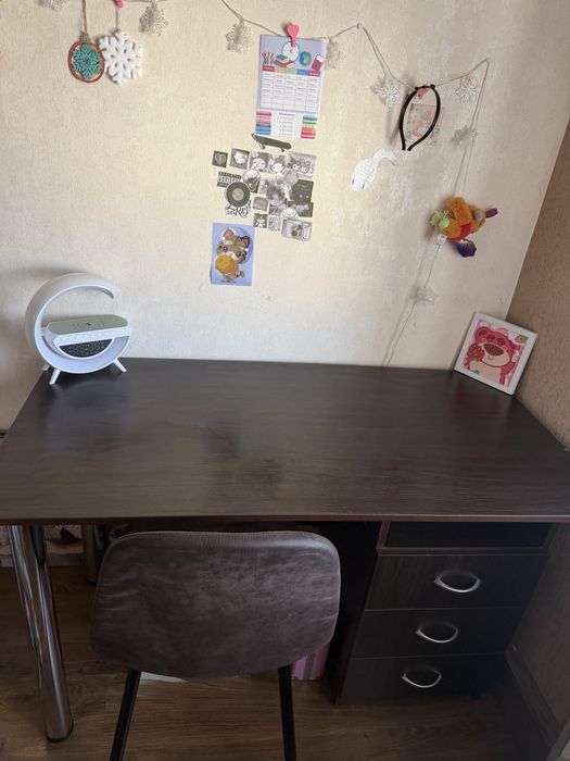 Продам компютерний стіл.