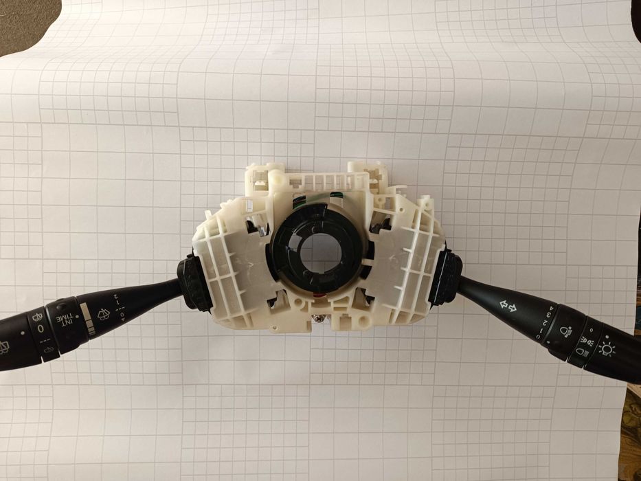 Sprzedam przelacznik kierunkowskazow COLT 2012r