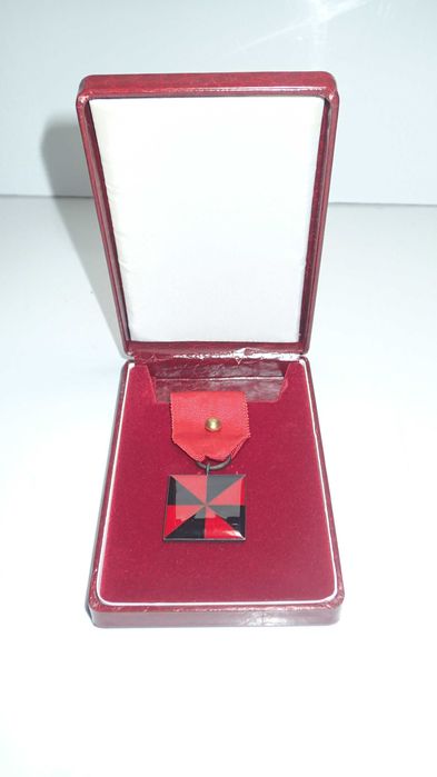 Medalha antiga de peito de bons serviços e dedicação