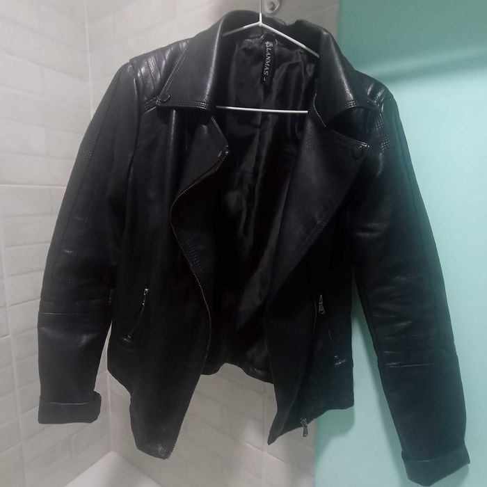 Шкіряна куртка для дівчини