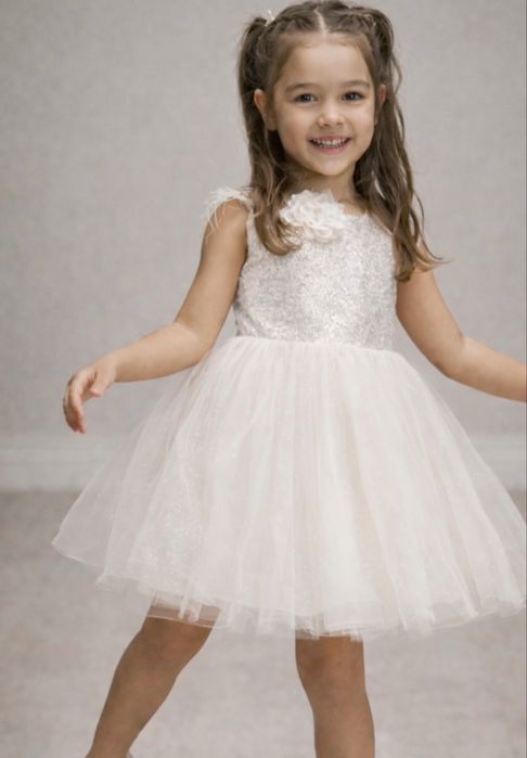 Продам дитяче плаття білого кольору