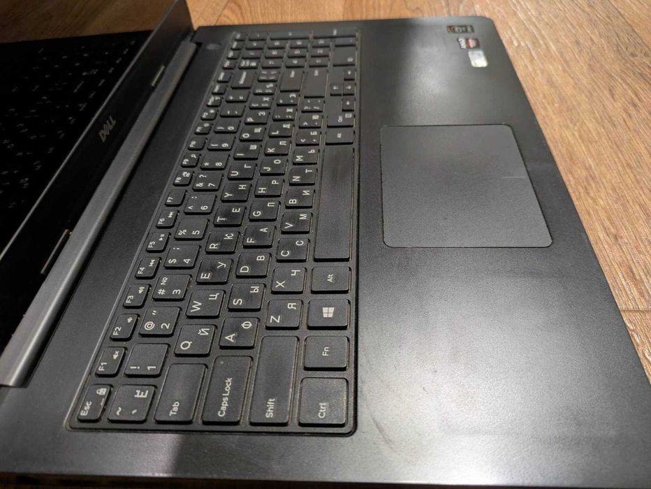 Ноутбук dell inspiron p39f, дискретна відеокарта R7 m260