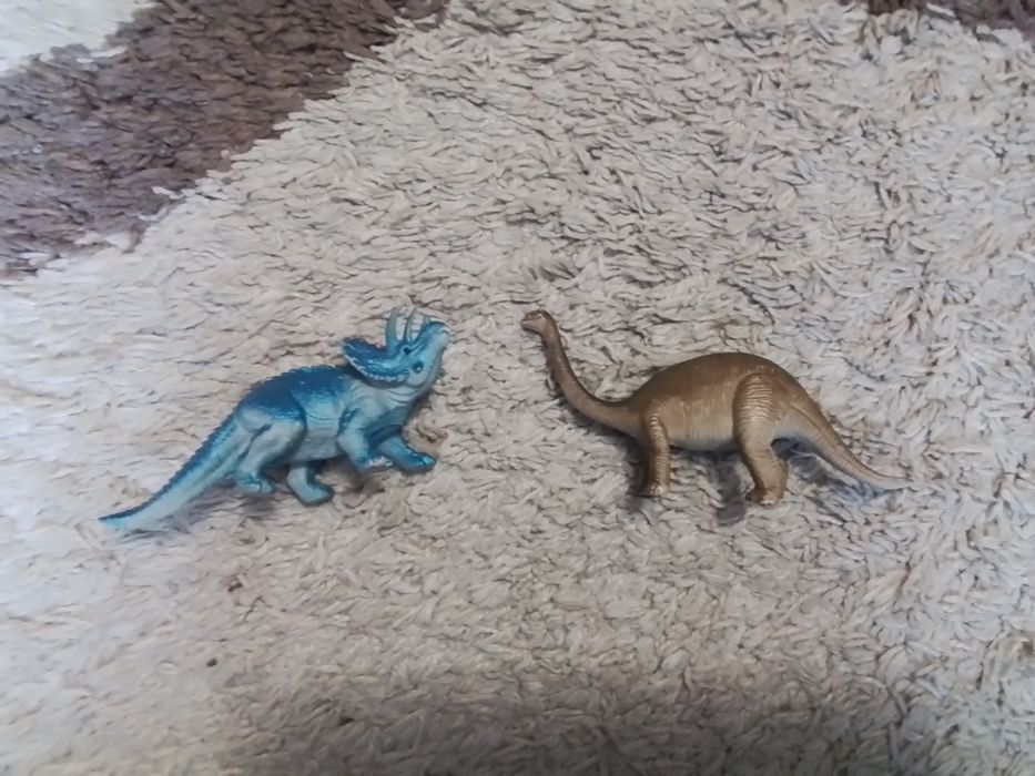 Динозавр Брахіозавр  та Трицератопс дві фігурки