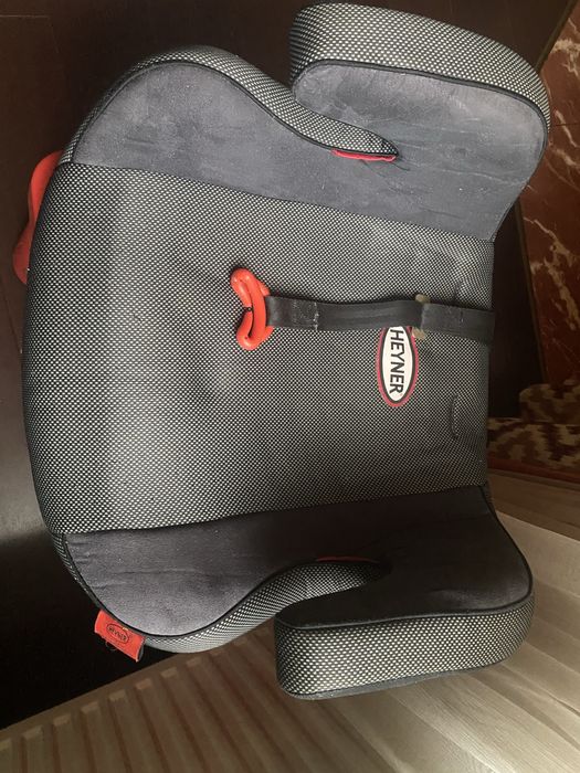 Автокрісло (бустер)