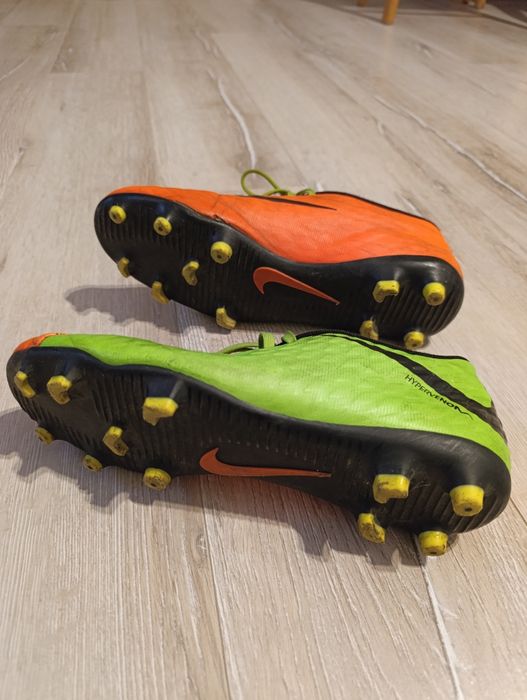 Korki, buty do piłki nożnej Nike dla chłopca r. 38,5