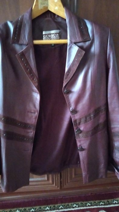 Шкіряна жіноча куртка