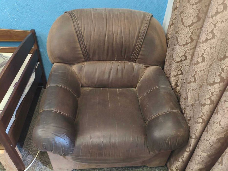 Продам диван і 2 кресла.