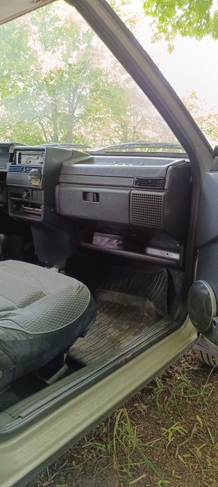 Автомобіль в гарному стані,2002 року випуску.Пробіг рідний без іржі,авто вкладень не потребує.