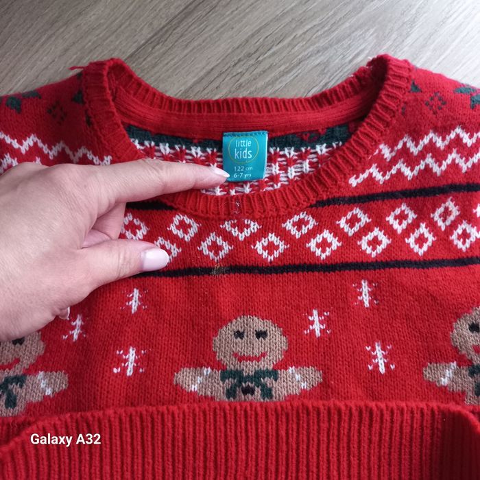 Sweterek świąteczny 122