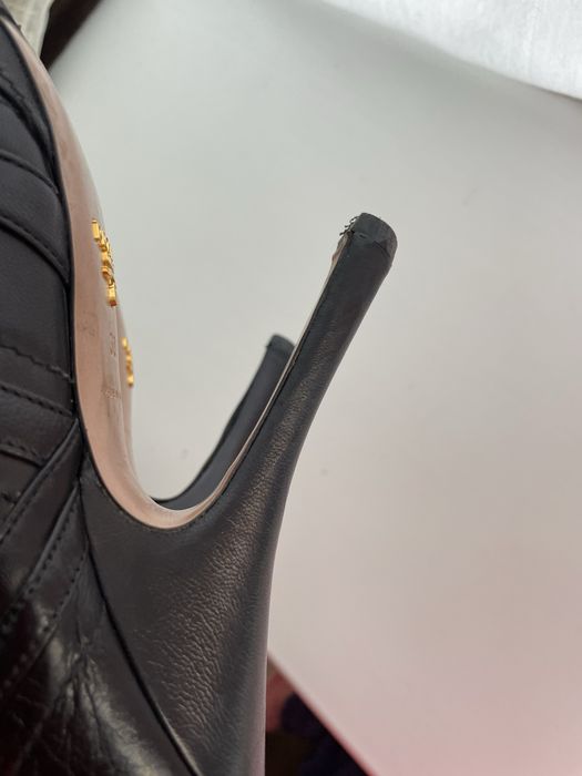 Черевики від Prada