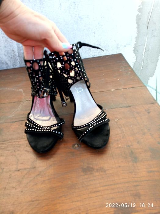 sandałki na obcasie  świecące