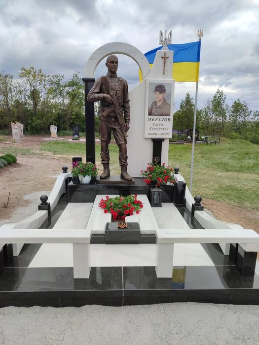 Гранітні памятники для військових,  працюємо без передоплати