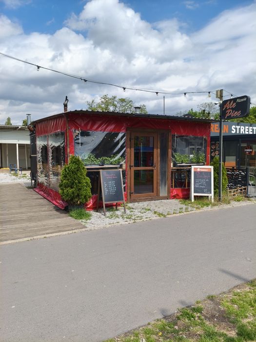 Sprzedam działający biznes gastronomiczny – przyczepa gastronomiczna / pizzeria z piecem opalanym drewnem