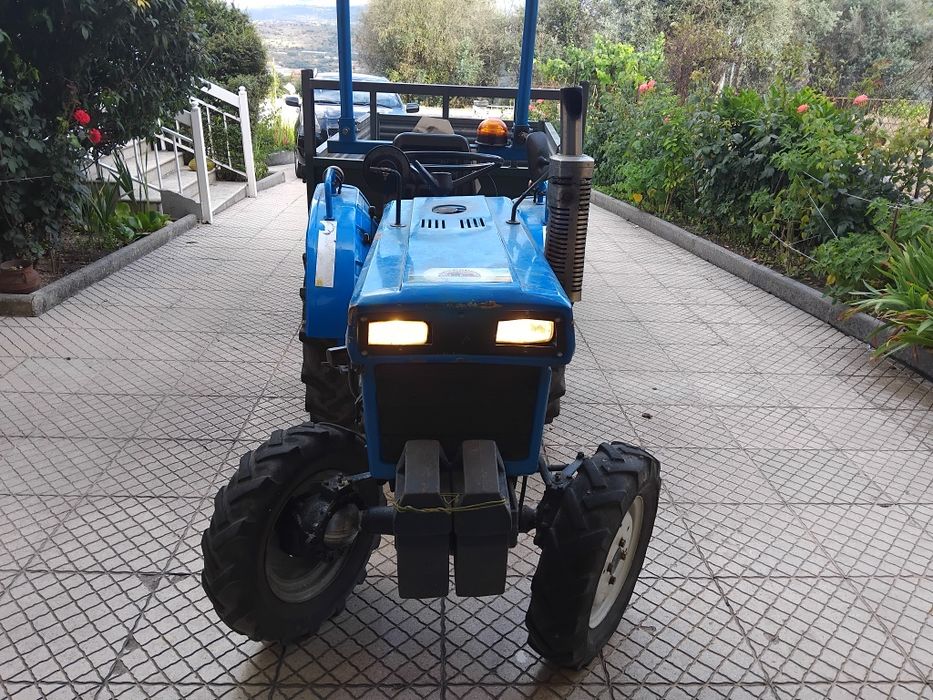 Trator isezi 2160 4x4
