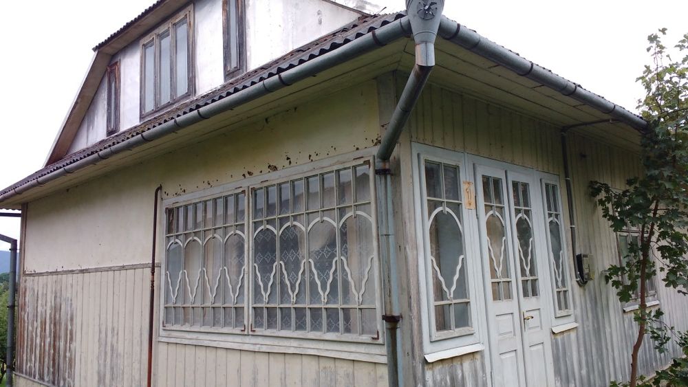 Особняк в Косові, півторачка з прибудовами