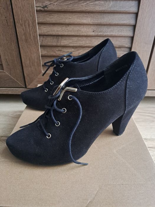 Botki sznurowane na obcasie, półbuty zamszowe, rozm. 35