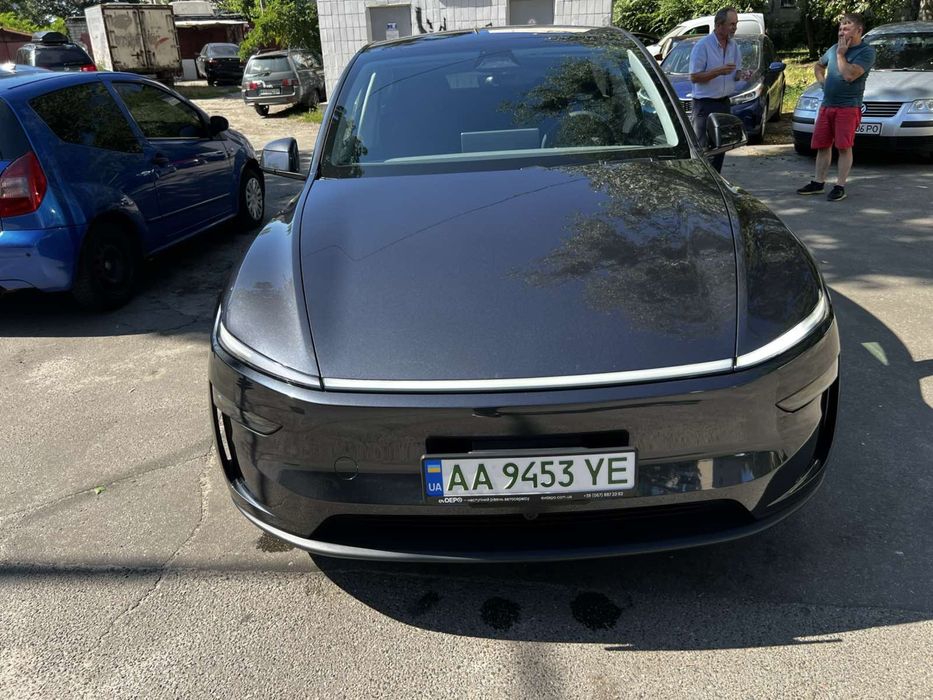 Продам Tesla model Y.