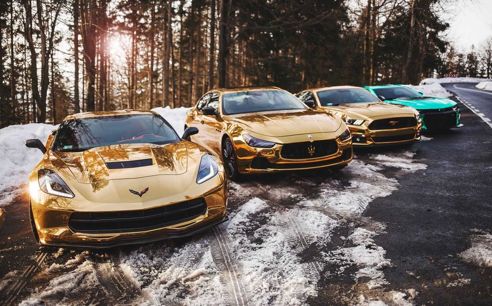 Wypożyczalnia, Wynajem Samochód do ślubu Złoty Mustang Mercedesi Dodge