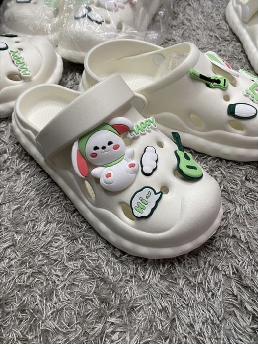 Білі крокси crocs