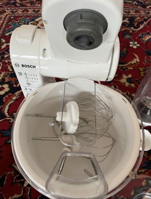 Bosch MUM 4405 Кухонный комбайн  с принадлежностями
