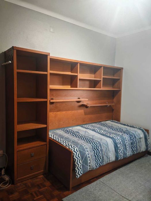 Cama e Armário de madeira, incluí cama deslizante