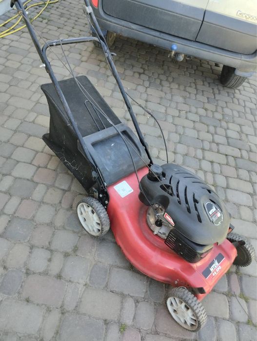 Бензинові газонокосарки Oleo-Mac (двигун Briggs & Stratton 50) і самохідна MTD 46 SPO