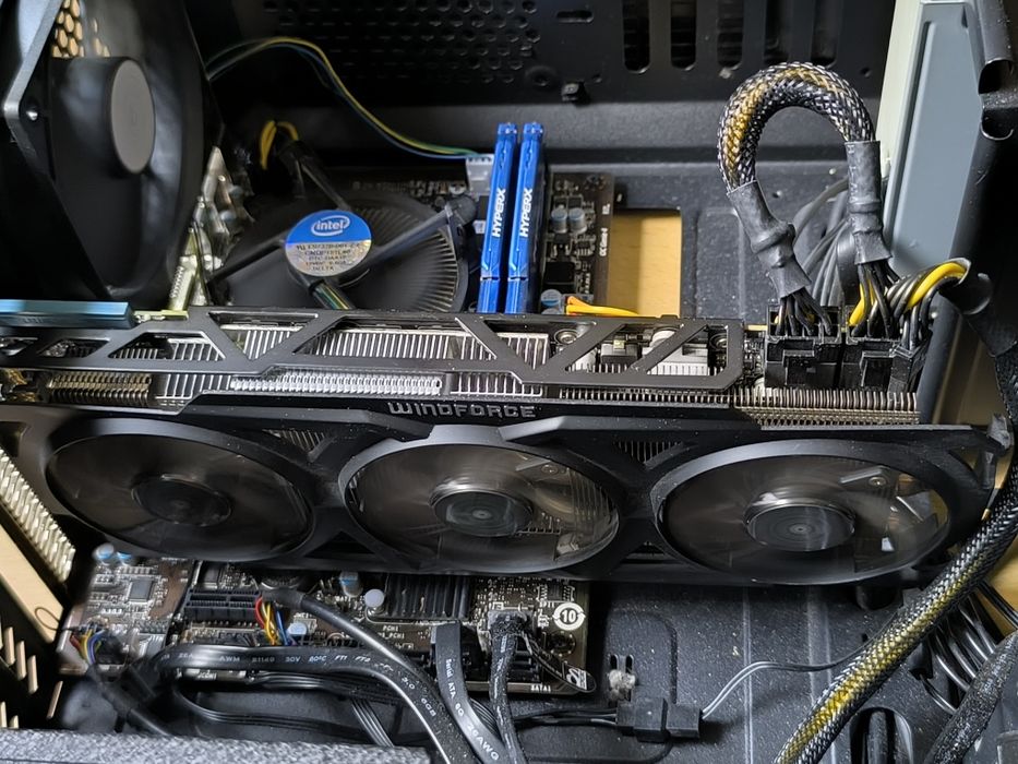 Karta graficzna GIGABYTE Radeon R9 280X WindForce 3X 3GB GDDR5 (GV-R928WF3OC-3GD)