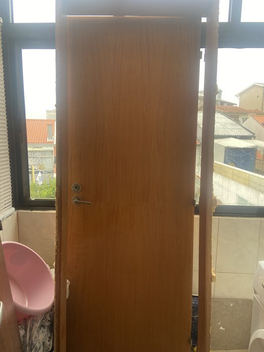 Porta com batente