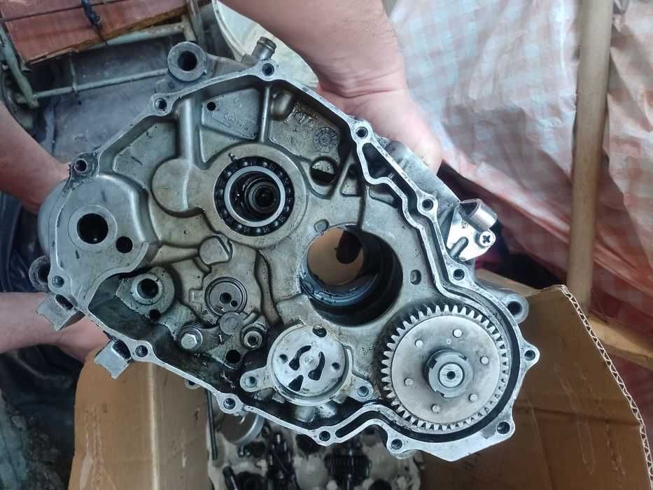 Продам Запчасти на Zonshen zs250gs/zs200gs Картер/Амортизатор/Коробка Маслонасос Реле поворотов Регулятор Шпильки двигателя 200сс