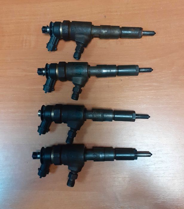 Wtryskiwacze Peugeot 206 1.4HDI Nr.B15